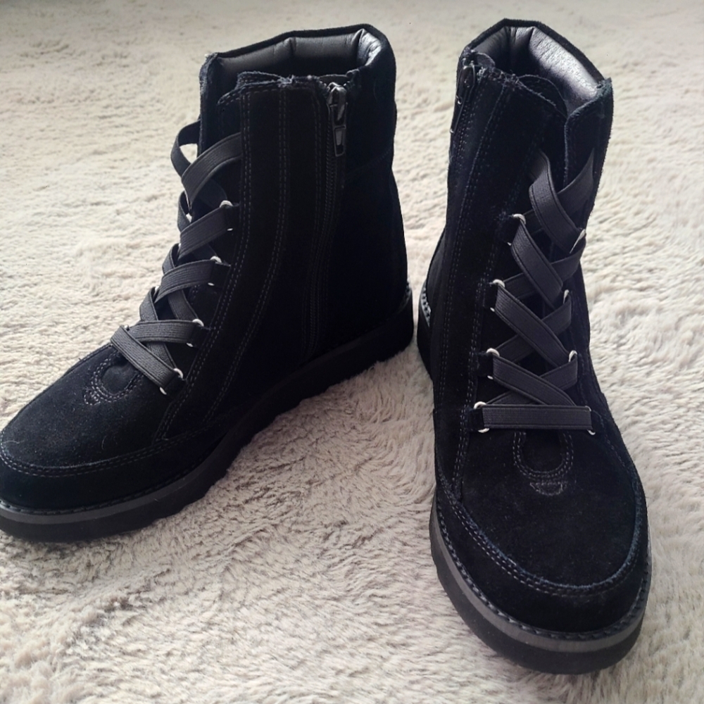 Women's Suede Winter Booties Size 8